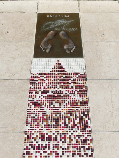 他们不断展